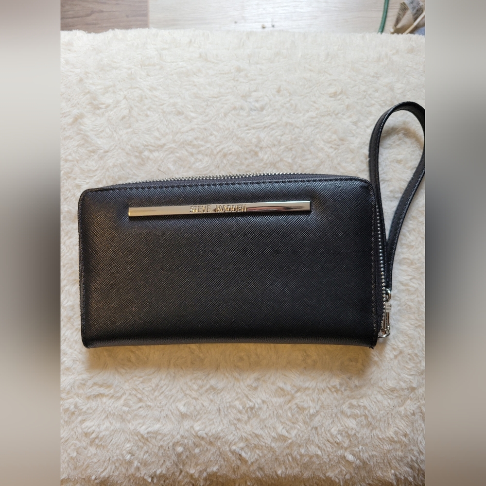 NWOT STEVE MADDEN WRISTLET